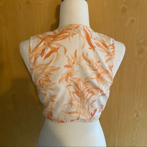Abercrombie & Fitch • Cropped Tie-Front Linen-Blend Top in White Floral - Picture 7 of 10